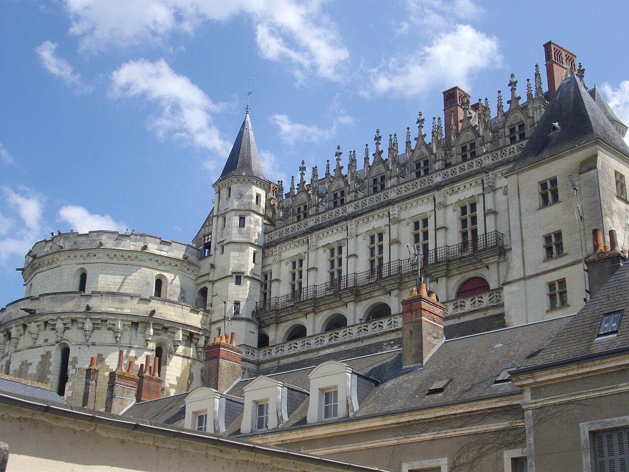 Le château royal d’Amboise dominant la Loire